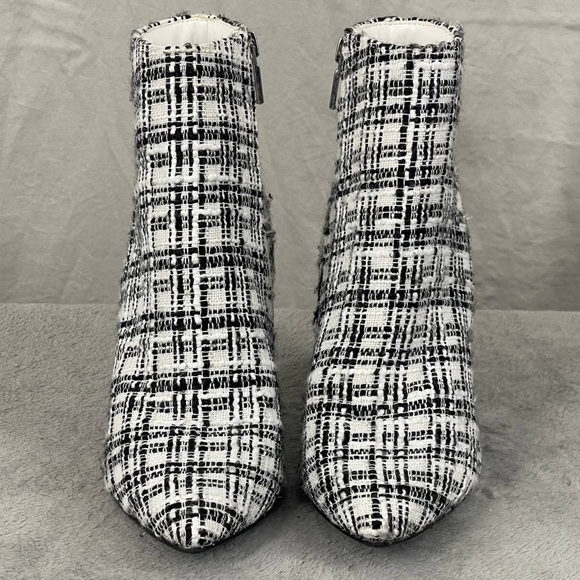 Shoedazzle Rosamund Block Heel Ankle Boot White Tweed Fabric Pointed Toe Sz 6.5 - Picture 8 of 12